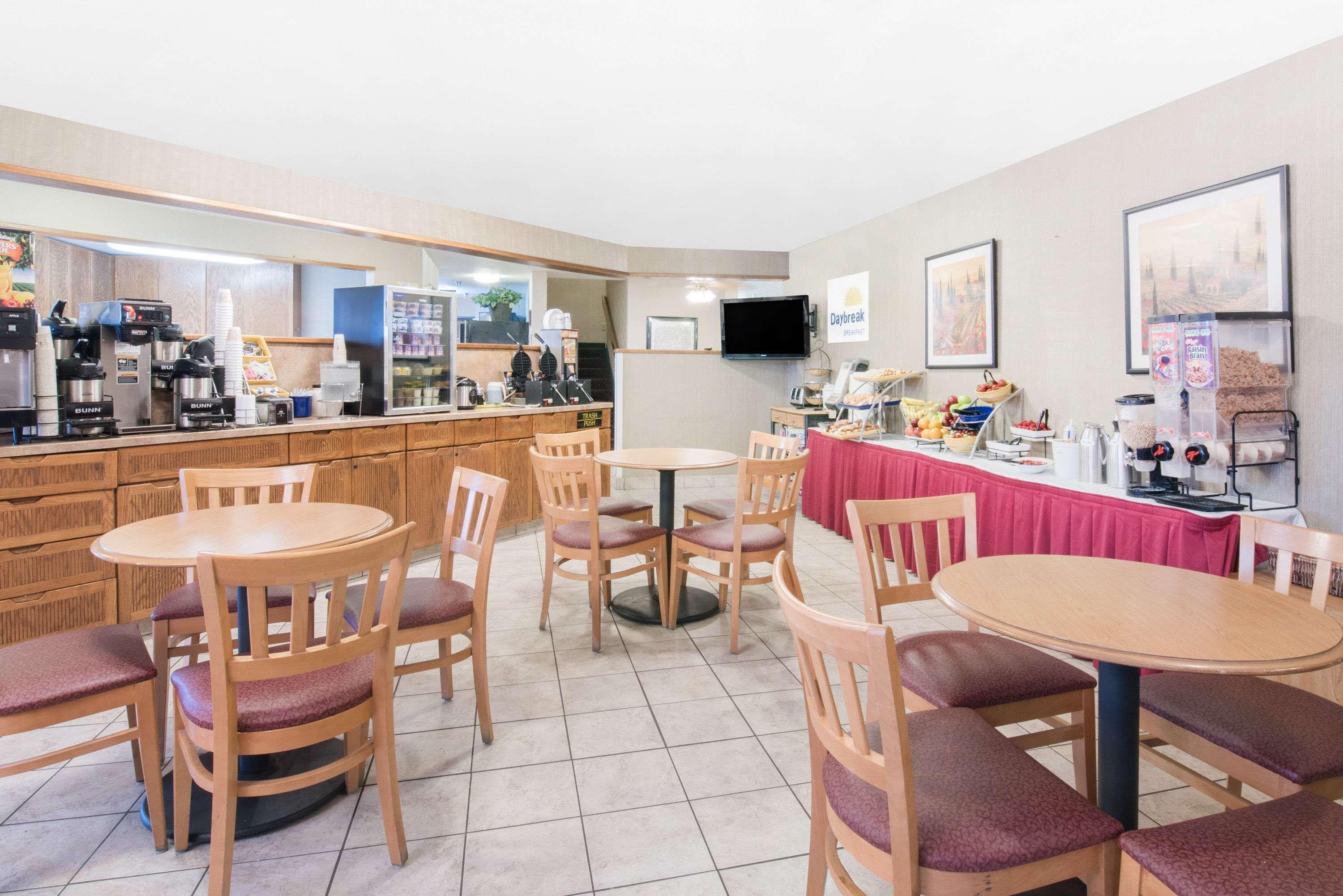 Days Inn & Suites By Wyndham Fargo 19Th Ave/Airport Dome Exteriér fotografie