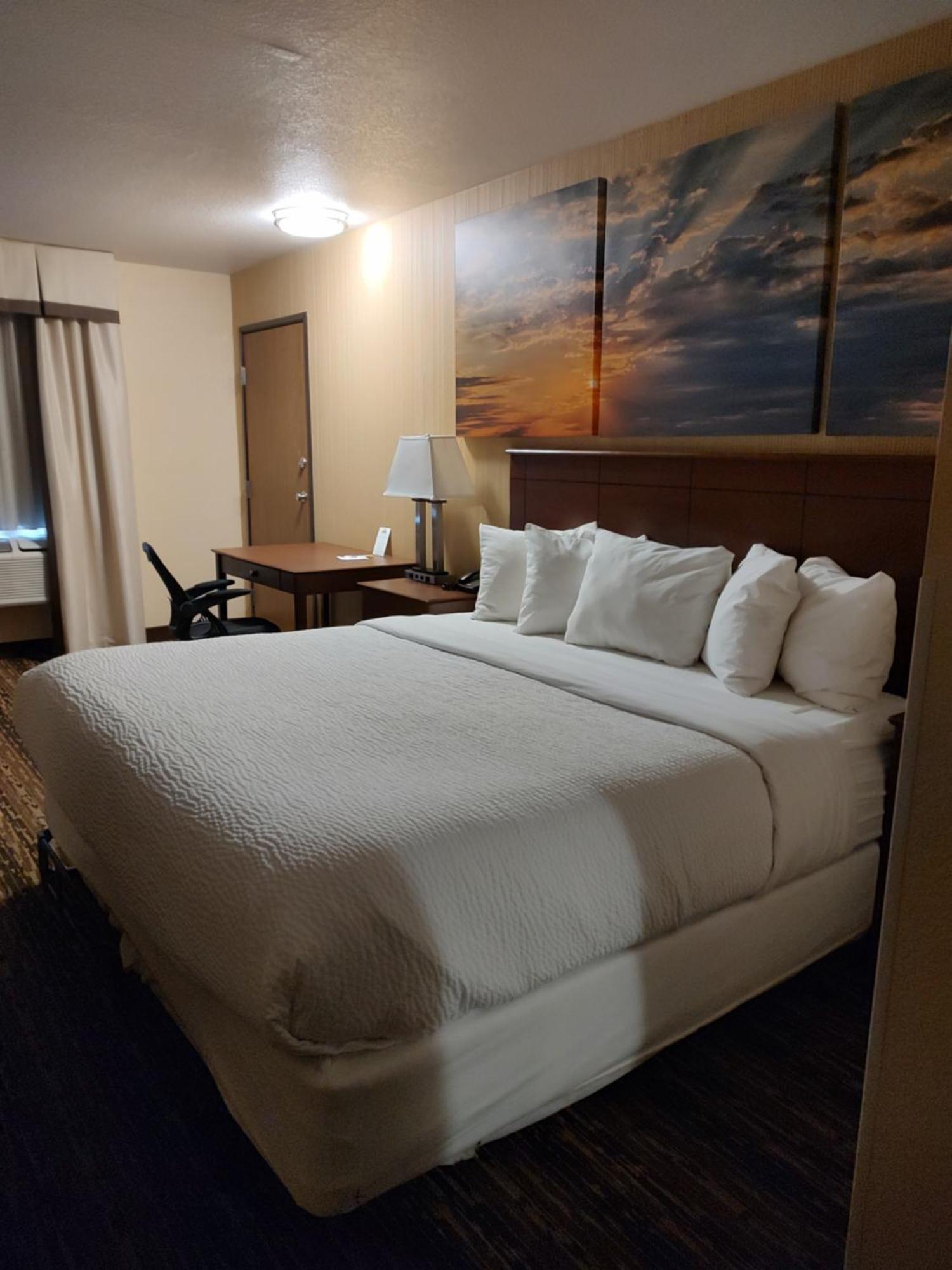 Days Inn & Suites By Wyndham Fargo 19Th Ave/Airport Dome Exteriér fotografie